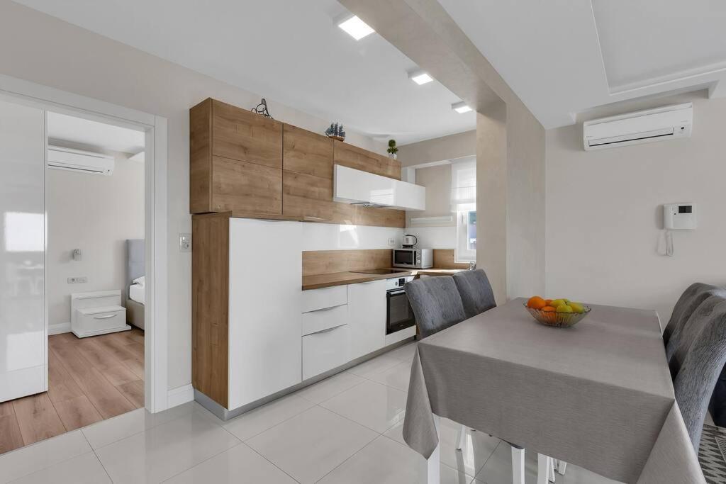 Apartment Hrvoje -Nur 50M Bis Zum Meer - Makarska Exklusiv Promajna Εξωτερικό φωτογραφία